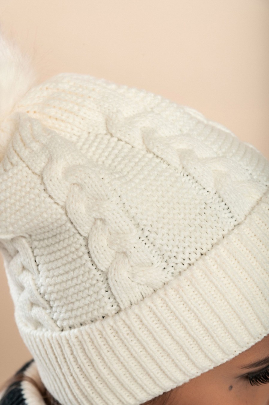 Donna FASHION STYLE SRLS (ANGELA) | Cappello Lavorato A Maglia Con Pompon, Bianco