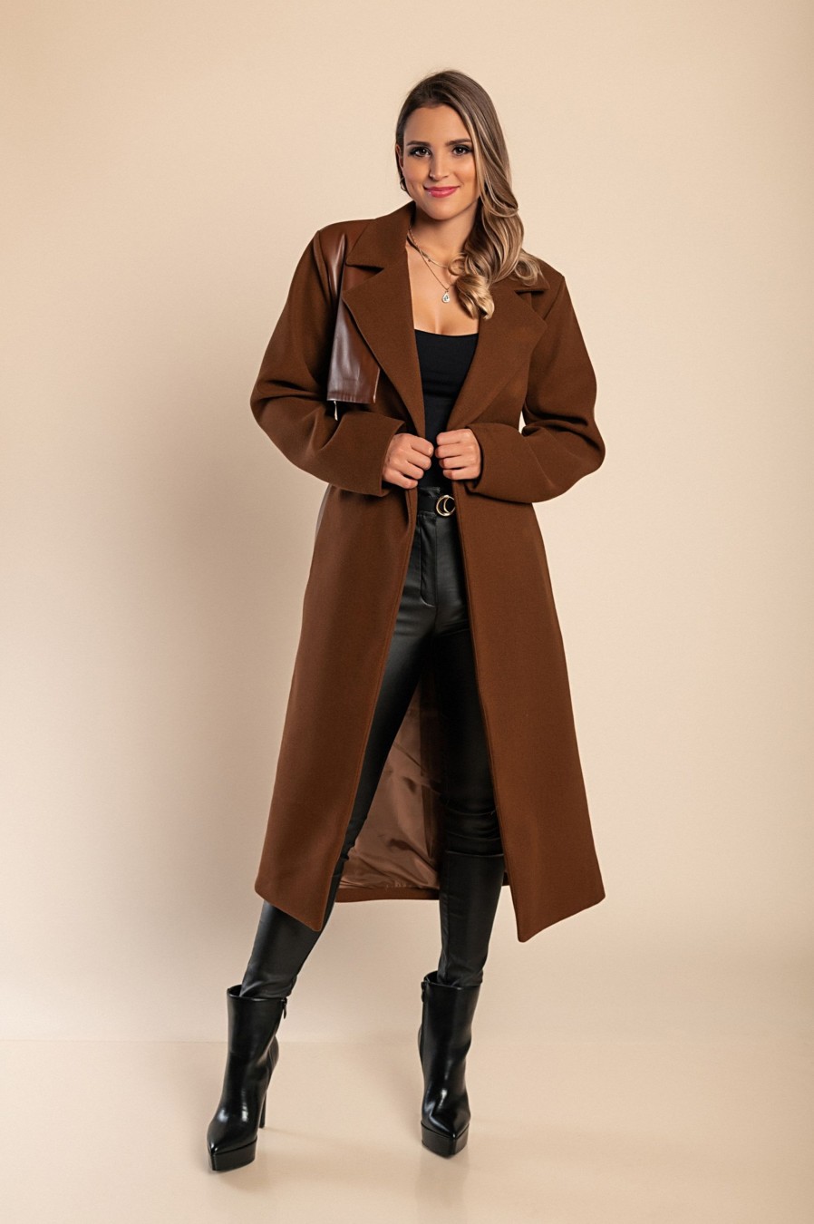 Donna MODA LC | Cappotto Elegante Con Dettagli In Ecopelle, Marrone